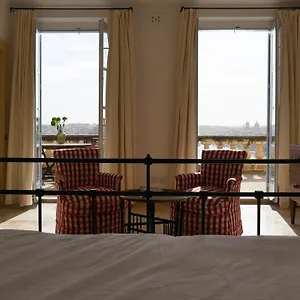 Penthouse W/ Unique Harbour View Valletta